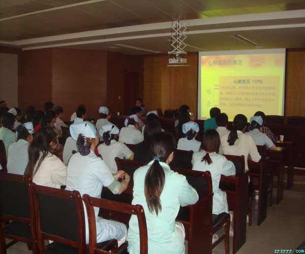 市立医院专家来我院授课