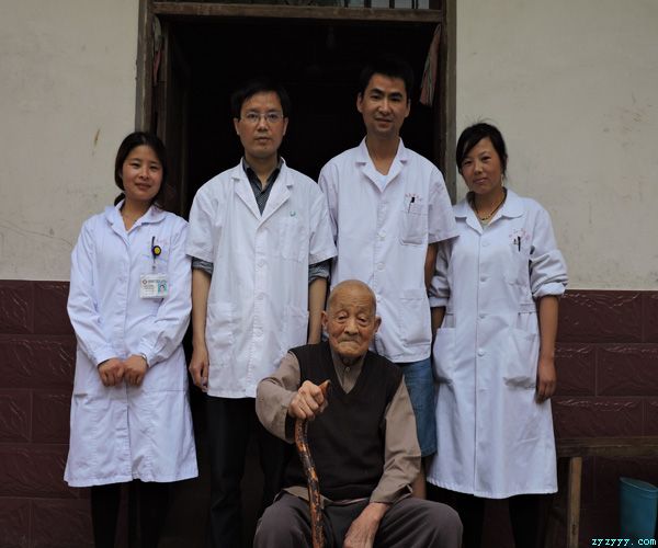 枞阳县中医共体为百岁老人免费上门体检